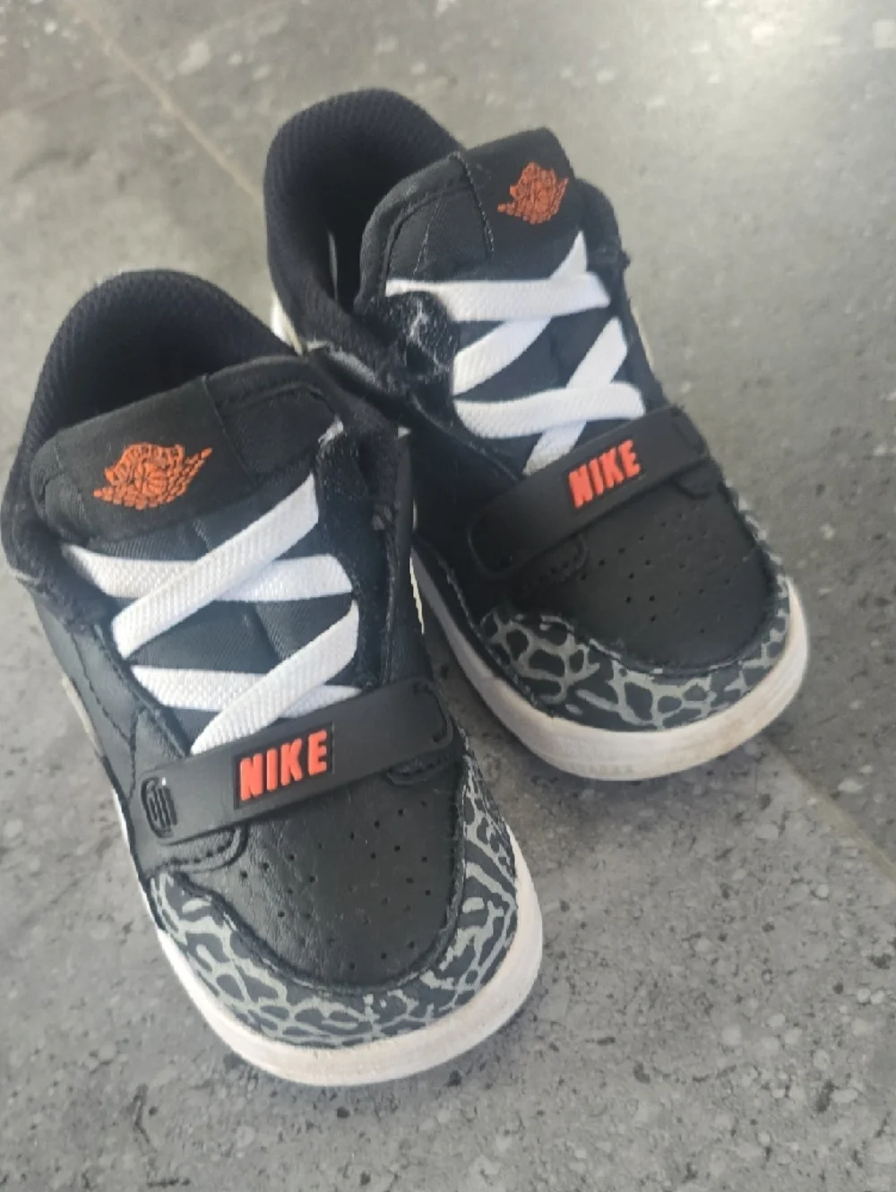 Nike Kids Black Sneakers with White Laces and Orange Logos - Picture 7 of 10